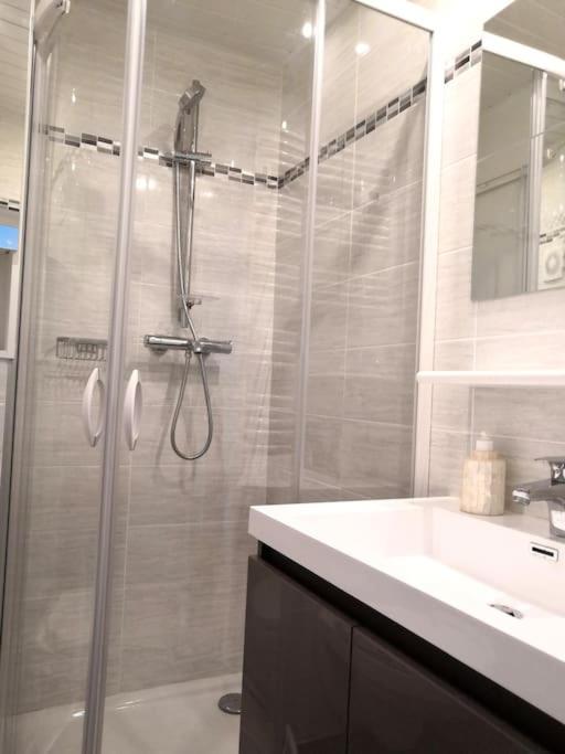 Beautifully Bright Apartment In Old Town Сен-Тропе Екстер'єр фото