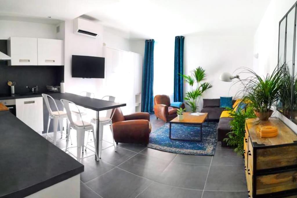 Beautifully Bright Apartment In Old Town Сен-Тропе Екстер'єр фото