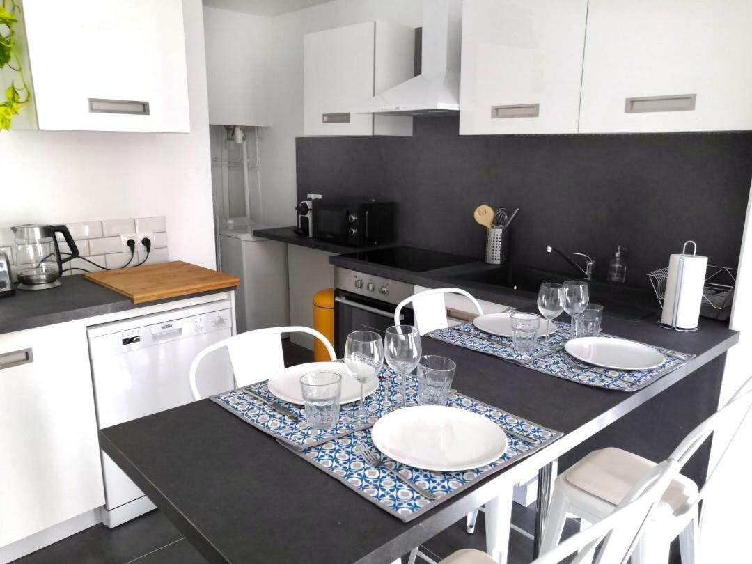 Beautifully Bright Apartment In Old Town Сен-Тропе Екстер'єр фото