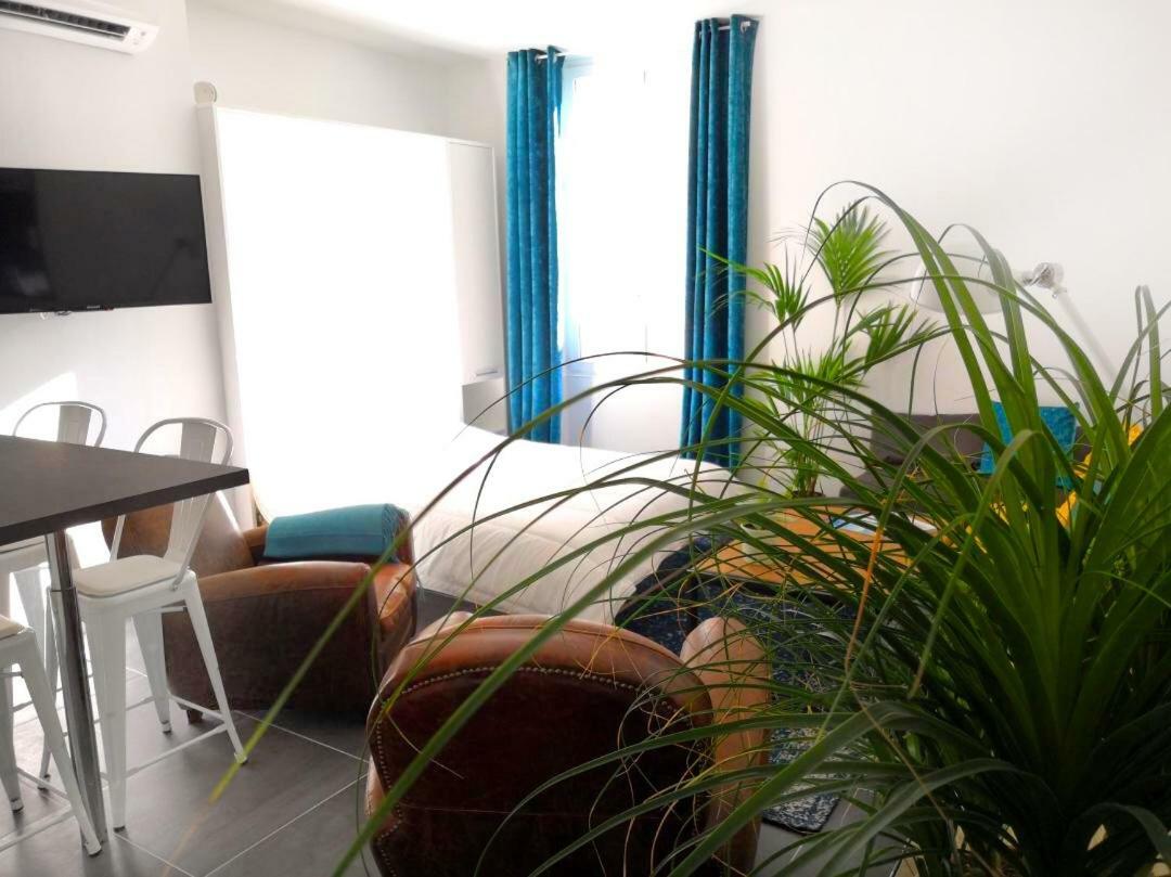 Beautifully Bright Apartment In Old Town Сен-Тропе Екстер'єр фото