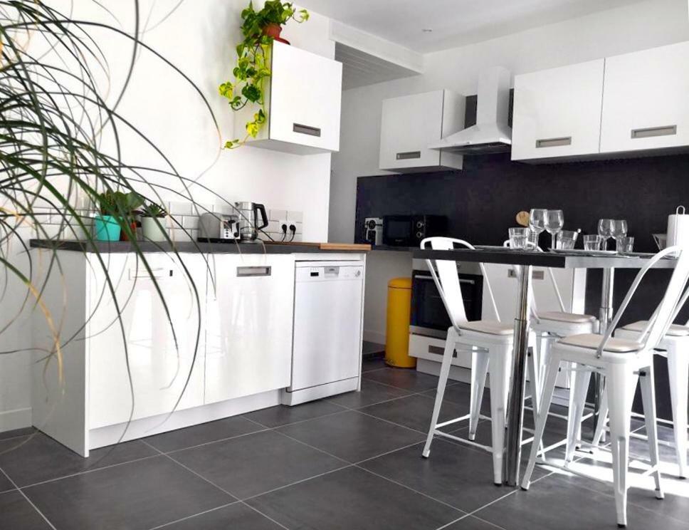 Beautifully Bright Apartment In Old Town Сен-Тропе Екстер'єр фото